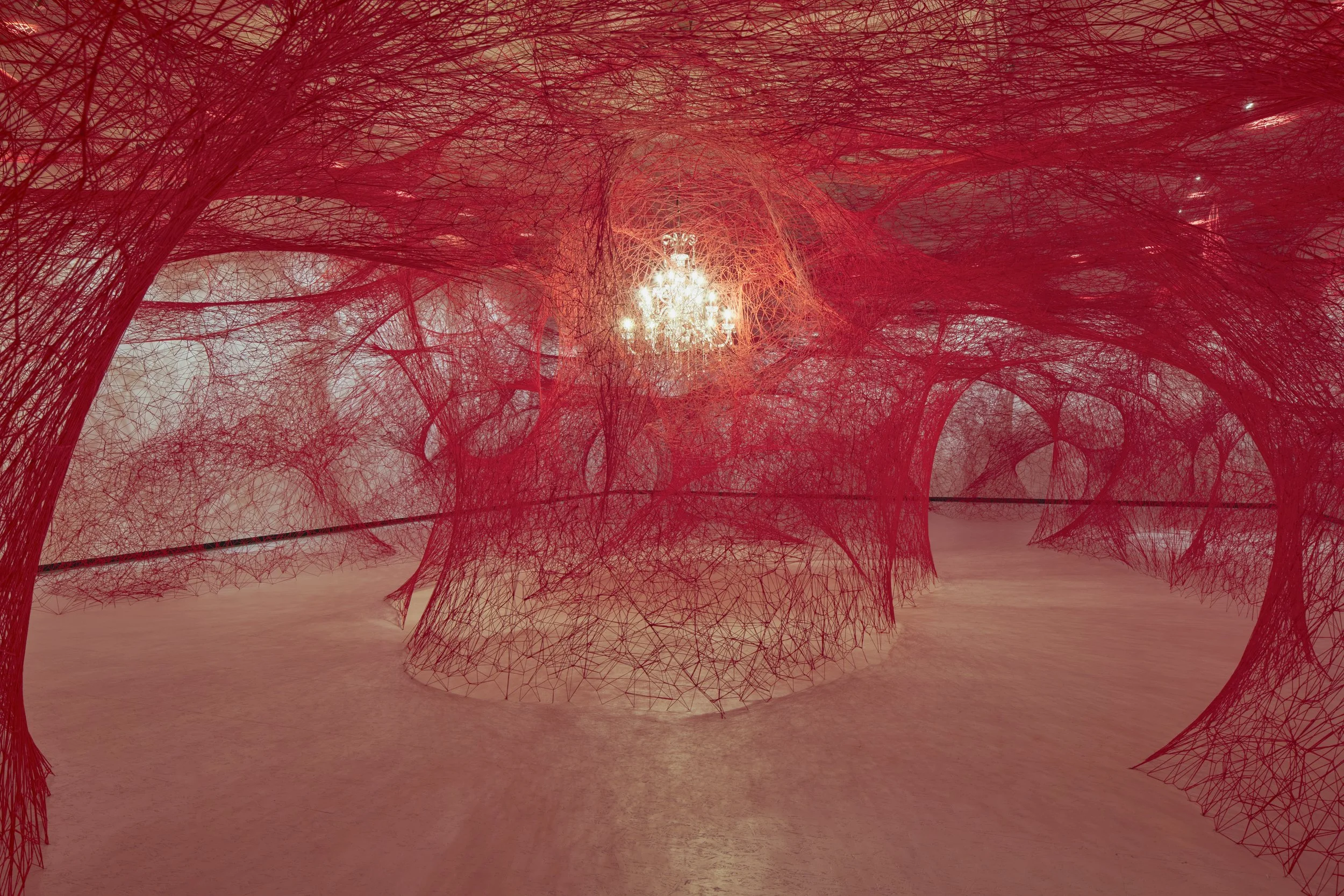 塩田千春　Chiharu Shiota CHIHARU SHIOTA–塩田千春